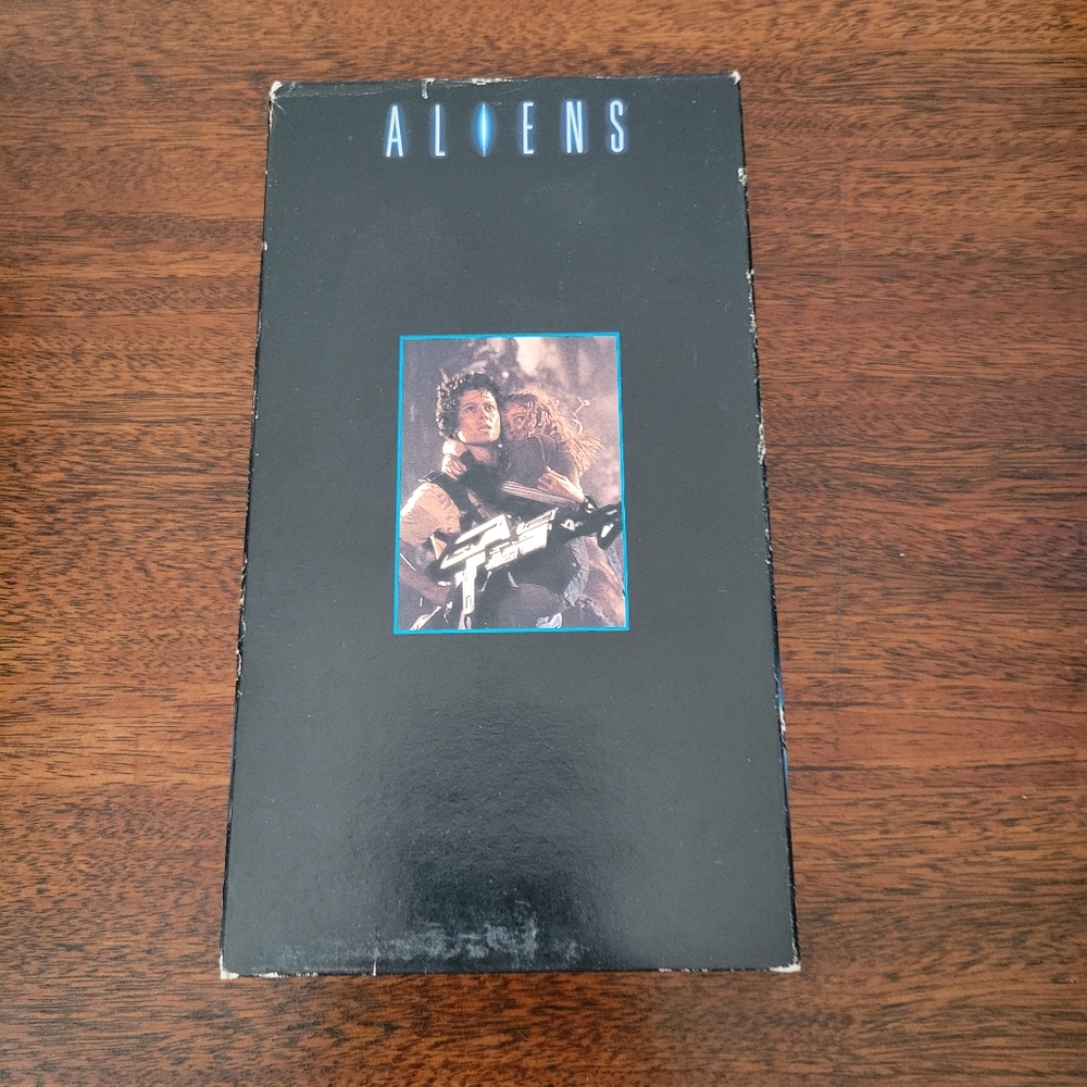 Aliens VHS Fox Video Sigourney Weaver James Cameron Sci-fi Classic